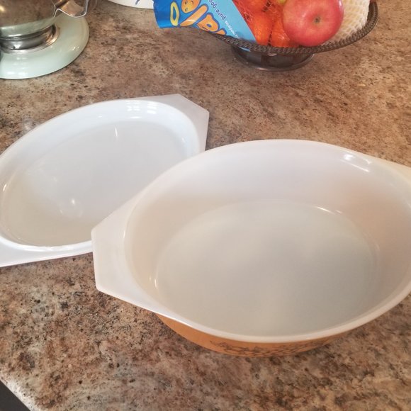 Old Orchard pyrex casserole - Picture 2 of 2